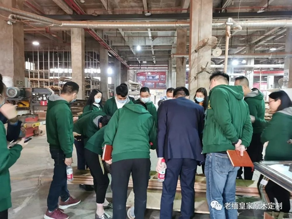老緬皇家原木定制 | 貴陽以及武漢團(tuán)隊(duì)抵達(dá)重慶定制工廠進(jìn)行參觀學(xué)習(xí)交流
