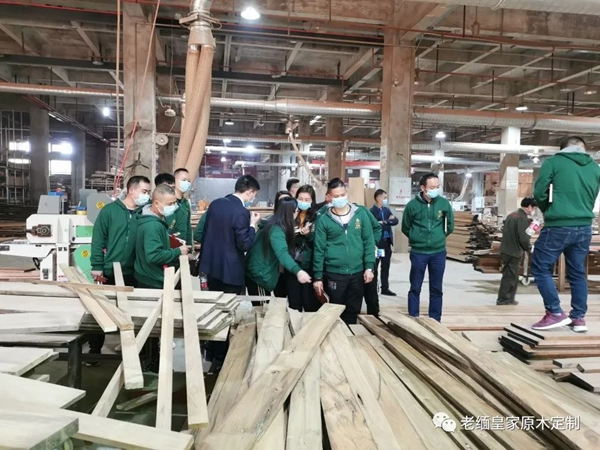 老緬皇家原木定制 | 貴陽以及武漢團(tuán)隊(duì)抵達(dá)重慶定制工廠進(jìn)行參觀學(xué)習(xí)交流