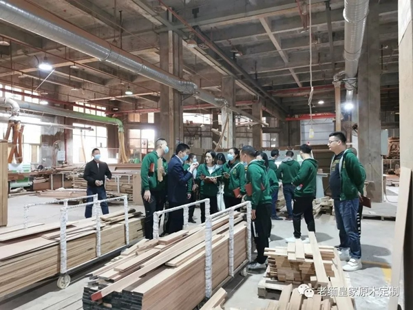 老緬皇家原木定制 | 貴陽以及武漢團(tuán)隊(duì)抵達(dá)重慶定制工廠進(jìn)行參觀學(xué)習(xí)交流