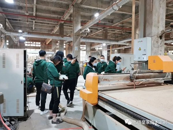老緬皇家原木定制 | 貴陽以及武漢團(tuán)隊(duì)抵達(dá)重慶定制工廠進(jìn)行參觀學(xué)習(xí)交流