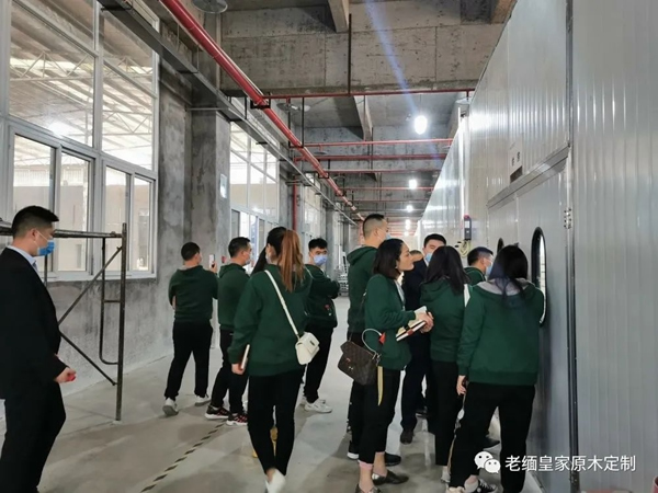 老緬皇家原木定制 | 貴陽以及武漢團(tuán)隊(duì)抵達(dá)重慶定制工廠進(jìn)行參觀學(xué)習(xí)交流