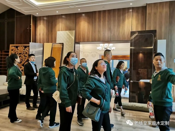 老緬皇家原木定制 | 貴陽以及武漢團(tuán)隊(duì)抵達(dá)重慶定制工廠進(jìn)行參觀學(xué)習(xí)交流