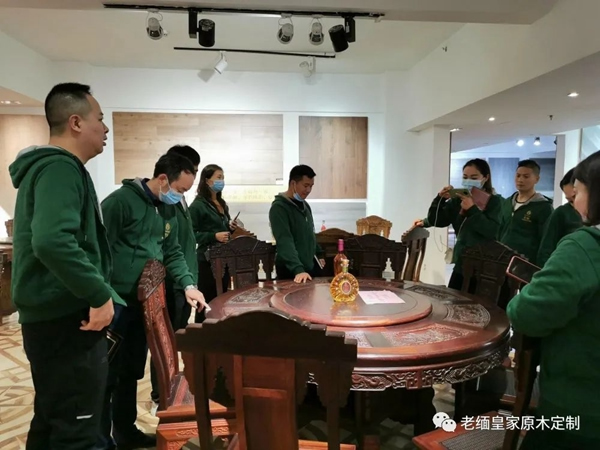 老緬皇家原木定制 | 貴陽以及武漢團(tuán)隊(duì)抵達(dá)重慶定制工廠進(jìn)行參觀學(xué)習(xí)交流