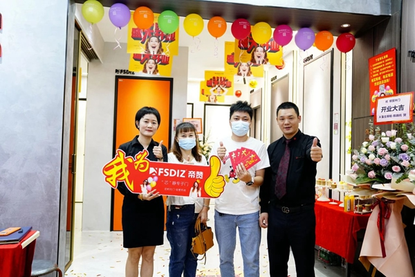 帝贊深圳龍崗店盛大開業(yè)！專業(yè)定制輕奢鋁木門