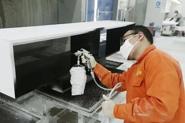 迪峰機(jī)械這款設(shè)備使得木門噴涂效率提高4倍！