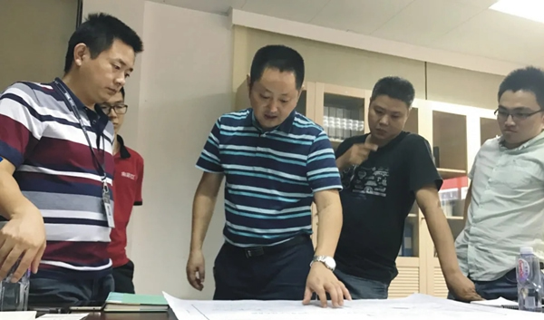 迪峰機(jī)械這款設(shè)備使得木門噴涂效率提高4倍！
