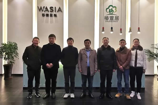 重慶市木門行業(yè)協(xié)會(huì)秘書長、會(huì)員考察華亞家私