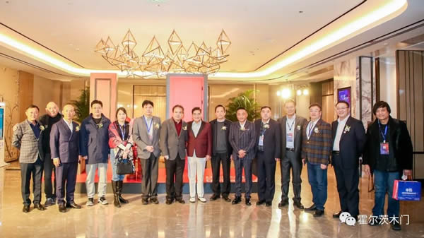 突破空間局限，呈現(xiàn)雙面美學(xué)，霍爾茨雙面雙色T型門成CBDA人氣爆款 
