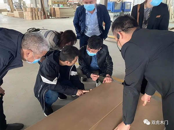 雙虎木門迎接金誠置業(yè)有限責(zé)任公司郭總一行蒞臨參觀考察