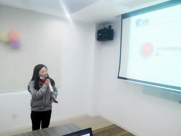 圣象華宇工廠“迎戰(zhàn)2021”年會議成功舉行