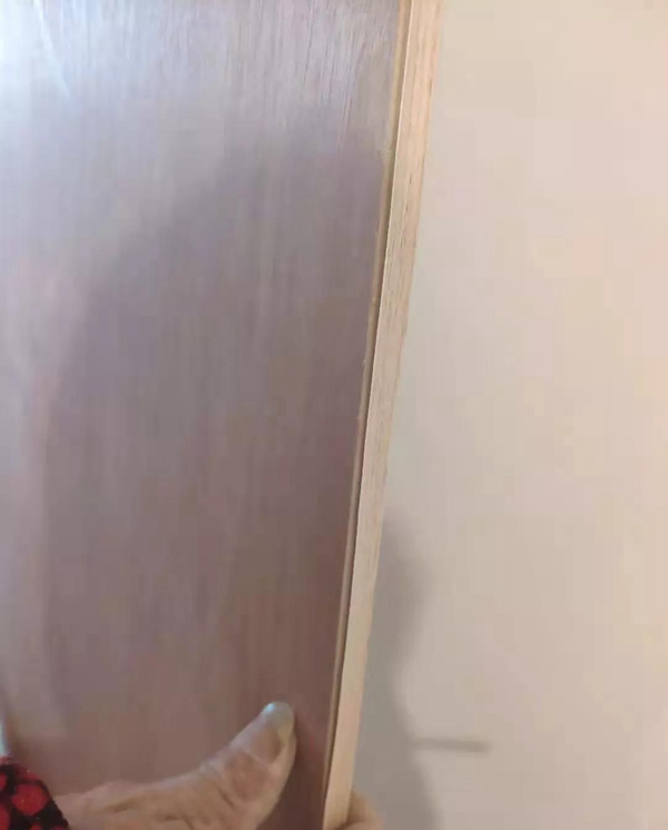 卡羅曼家居丨實木貼皮爆皮怎么辦？一招幫你解決
