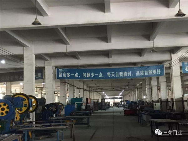 三榮門業(yè)堅持匠心品質(zhì)，給家滿分的安全感！