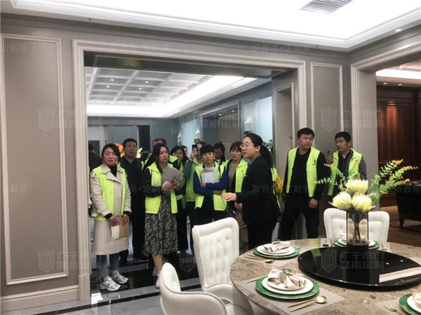 廣千木門整木定制：廣千商學(xué)院2104班圓滿結(jié)束！