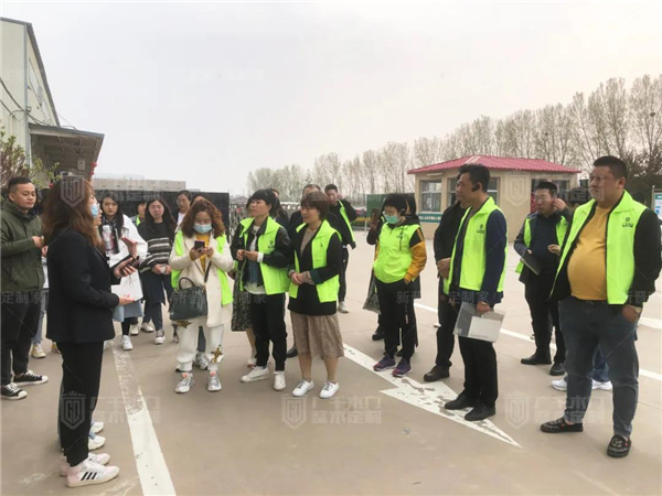 廣千木門整木定制：廣千商學(xué)院2104班圓滿結(jié)束！