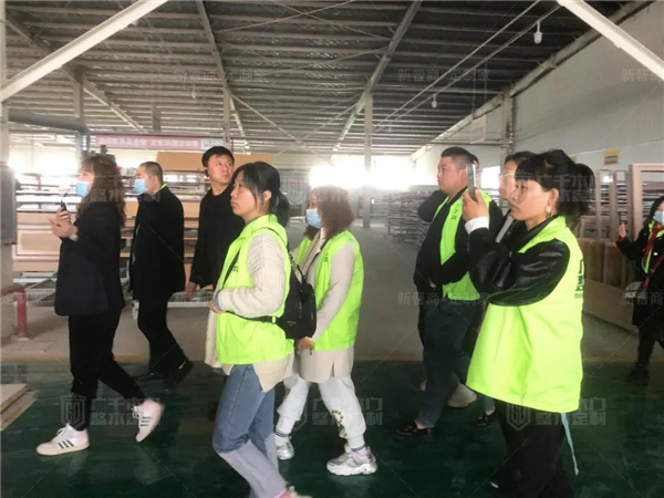 廣千木門整木定制：廣千商學(xué)院2104班圓滿結(jié)束！