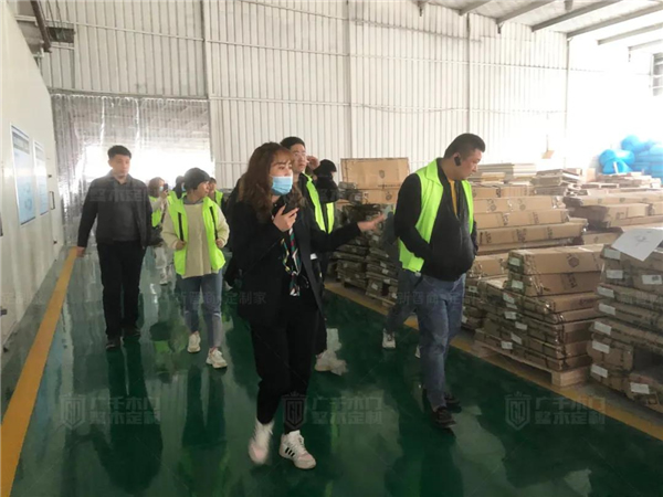 廣千木門整木定制：廣千商學(xué)院2104班圓滿結(jié)束！