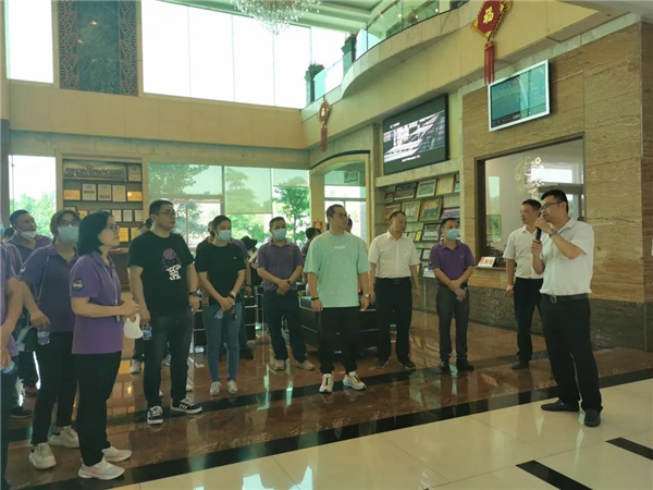 潤成創(chuàng)展聯(lián)動洛果商貿(mào)走進(jìn)新潤成陶瓷參觀交流
