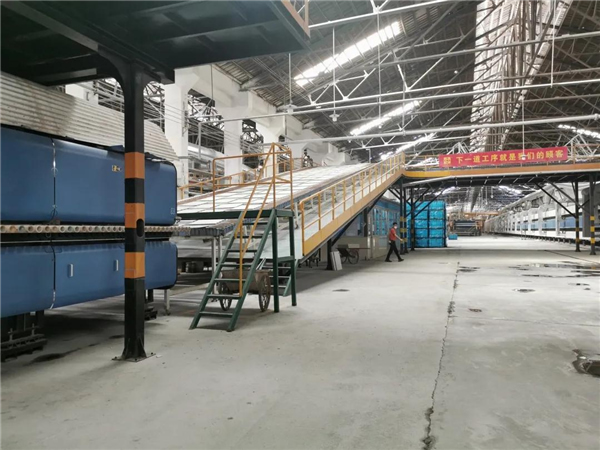潤成創(chuàng)展聯(lián)動洛果商貿(mào)走進(jìn)新潤成陶瓷參觀交流