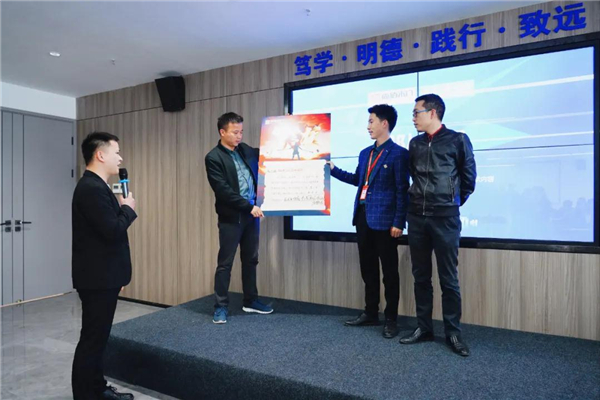 尚佰木門&紅星美凱龍全國(guó)聯(lián)合招商推介啟動(dòng)會(huì)圓滿落幕
