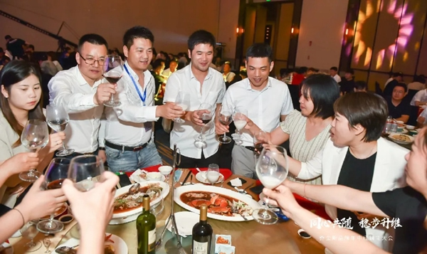 同心共隨 穩(wěn)步升維 | 2021喬金斯整木定制年中經(jīng)銷商大會(huì)圓滿落幕！