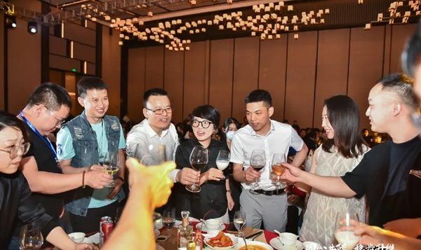 同心共隨 穩(wěn)步升維 | 2021喬金斯整木定制年中經(jīng)銷商大會(huì)圓滿落幕！