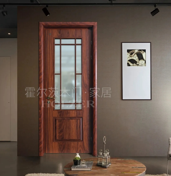 霍爾茨木門：黃色墻面搭配這樣的門，即刻點(diǎn)亮平淡生活