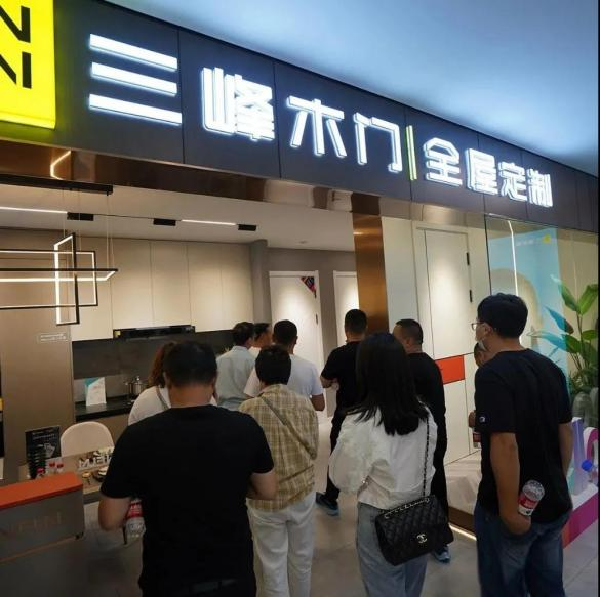 三峰家居丨全國卓越經(jīng)銷商聚首一堂，蓄力前行，誰與爭峰！
