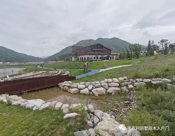 美嘉利：涼爽之夏，游海坨美景，享原木之門