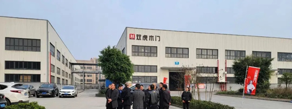 民革重慶市石柱縣總支部全體黨員蒞臨雙虎木門參觀指導(dǎo)工作