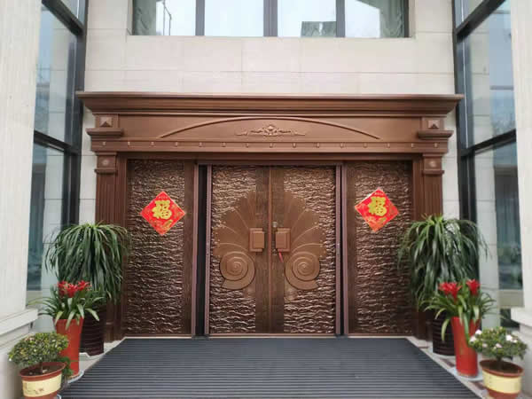 經(jīng)典與時(shí)尚相結(jié)合的別墅大門(mén)
