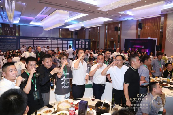 重磅！熱烈祝賀伊佳特木門當(dāng)選中國無漆木門產(chǎn)業(yè)聯(lián)盟第一屆理事會“常務(wù)副會長單位”