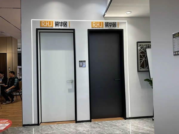 新店開業(yè)|榮華居靜音室內(nèi)系統(tǒng)門，演繹現(xiàn)代高端定制生活