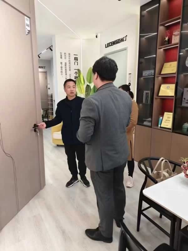 樂(lè)臣木門
