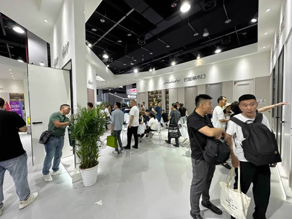 直擊門博會(huì) | 巴堡麗木門展館首日人氣爆棚，精彩還在繼續(xù)……