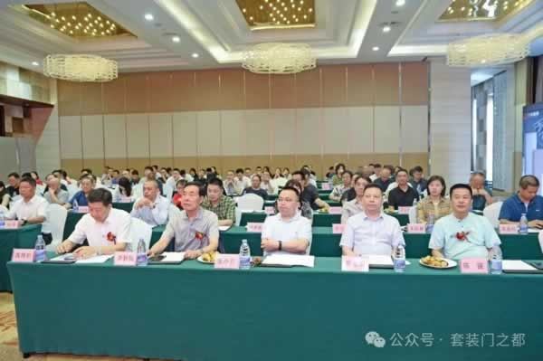 重慶市木業(yè)整裝行業(yè)協(xié)會召開五屆二次會員大會