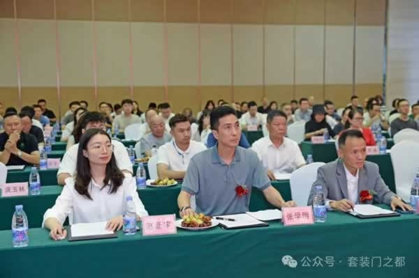 重慶市木業(yè)整裝行業(yè)協(xié)會召開五屆二次會員大會