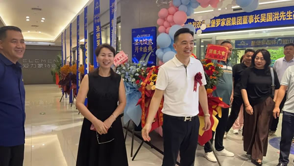 攜手經(jīng)銷商游學(xué)探店！共賀多地新店“圣”勢綻放！