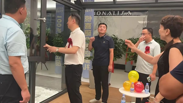 攜手經(jīng)銷商游學(xué)探店！共賀多地新店“圣”勢綻放！