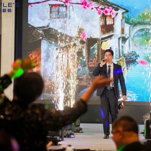 MEETING THE FUTURE | 遇見·未來——北美楓情2025新春年會圓滿舉辦！