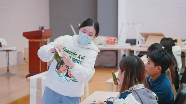 蘇州市總工會文化活動“匠心·口金包手作研習坊”在北美楓情圓滿舉辦！