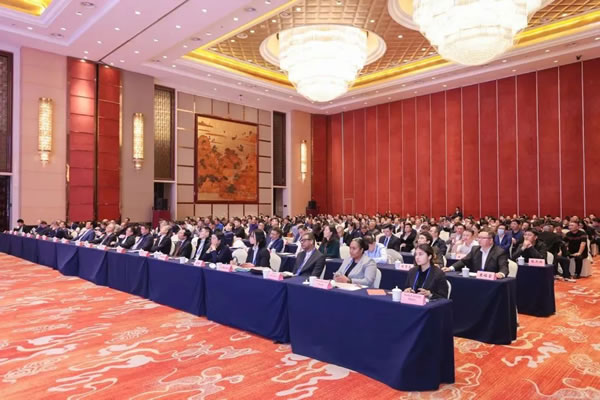 共襄行業(yè)盛會 共話綠色發(fā)展——北美楓情再獲“中國地板國家品牌”！