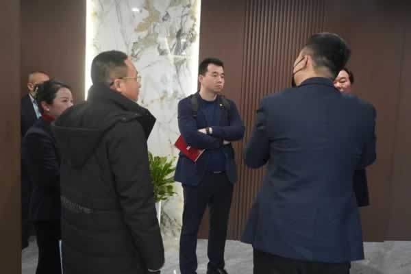 喬治伯爵木門(mén)