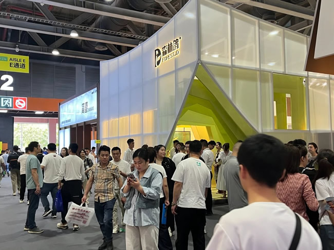 展商風(fēng)采｜森林鴿發(fā)布2026-2027全球定制家居流行趨勢(shì)報(bào)告，“雅宋·曉山青”主題館大放異彩！