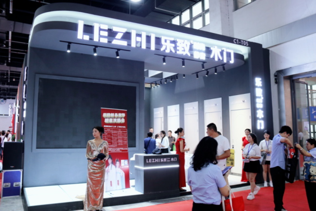 以“皇后”之勢破局門業(yè)江湖，網(wǎng)紅品牌樂致木門如何玩轉(zhuǎn)流量密碼？