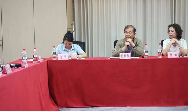 喬治伯爵木門