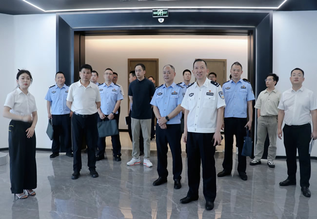 王力門業(yè) | 企業(yè)如何筑牢信息安全“銅墻鐵壁”？金華市公安局黨委委員、副局長呂會(huì)民帶隊(duì)到王力調(diào)研信息網(wǎng)絡(luò)安全