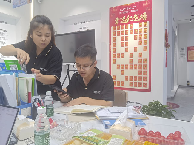 王力門業(yè) | 浙江諸暨經(jīng)銷商張總，12天狂銷10樘機(jī)器人防盜門的秘訣