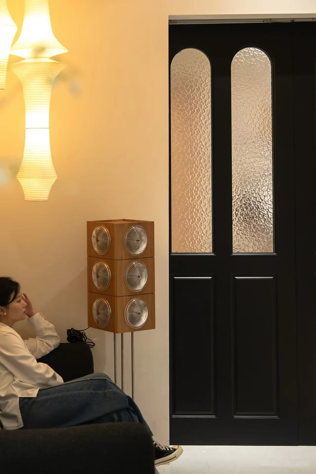 皇朝木門 | 到底是誰在裝黑色法式木門啊，太高級了！