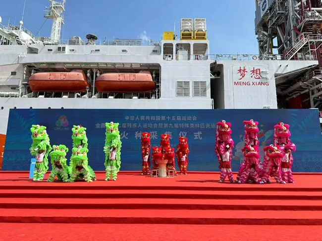 華鶴木門 | 《東方寶藏家·醒獅》全網(wǎng)熱播，來聽聽國(guó)家級(jí)傳承人趙偉斌的醒獅傳奇