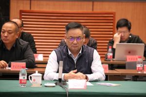 太原雪雀模數(shù)整裝有限公司董事長嚴(yán)奮至